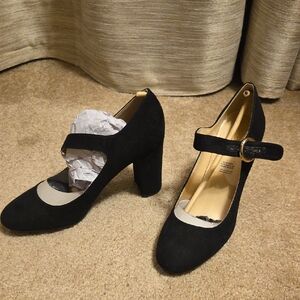 Liz Claiborne Black Mary Jane Block Heels with Cream Trim